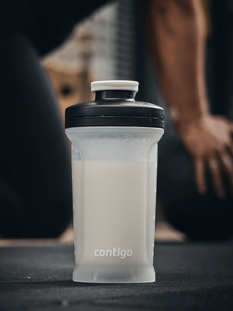 Shaker do odżywek/białka Contigo GO 2.0 590 ml - Salt